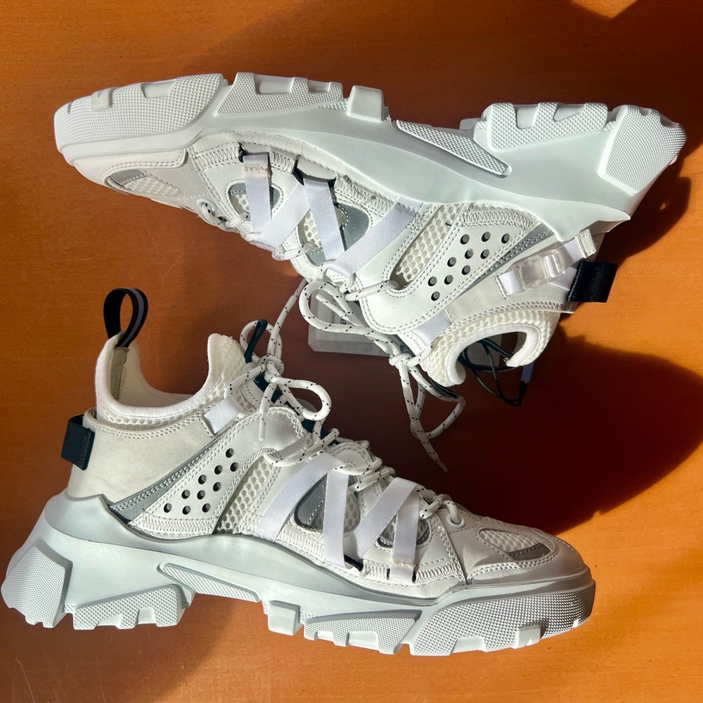 ALEXANDER MCQUEEN 
White Orbyt Descender 2.0 Sneakers - 9000 White